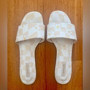 Larroudé Ivy Sandal in Checkered Daisy